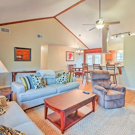 Spacious Kemah Clear Lake Home With Porch And Fire Pit Exterior photo