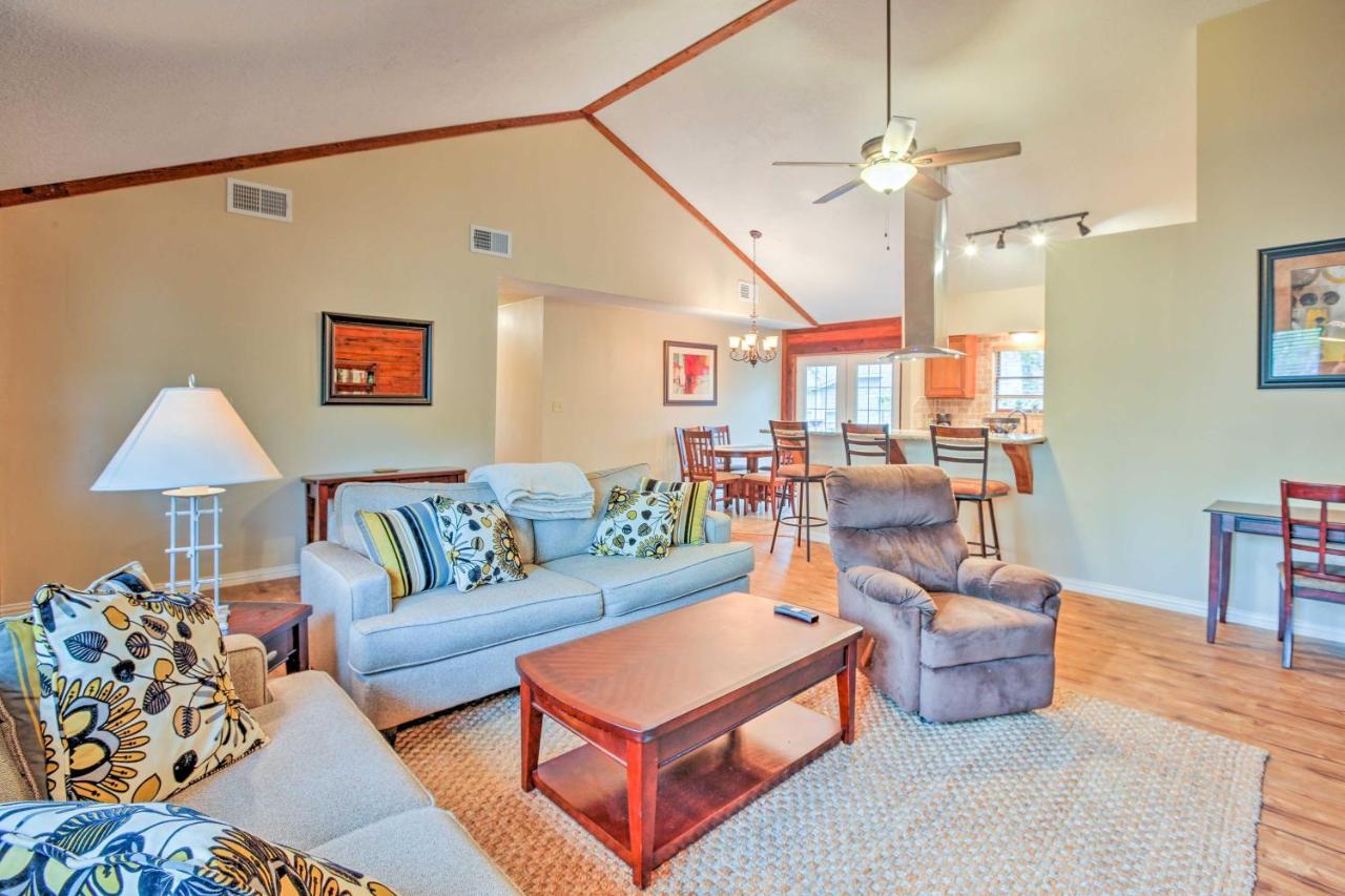 Spacious Kemah Clear Lake Home With Porch And Fire Pit Exterior photo
