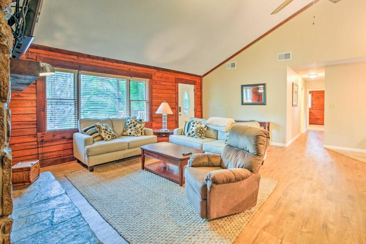 Spacious Kemah Clear Lake Home With Porch And Fire Pit Exterior photo