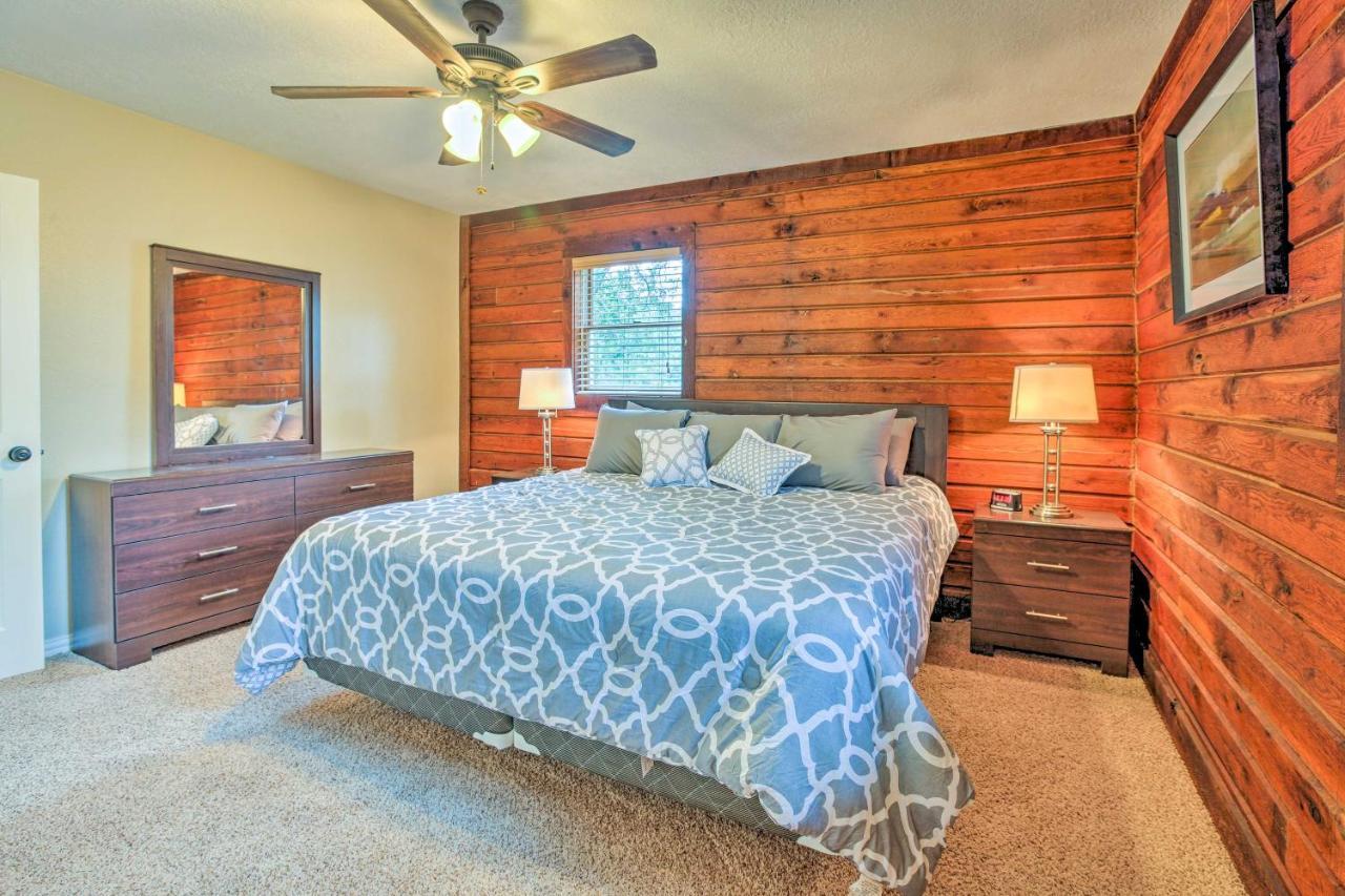 Spacious Kemah Clear Lake Home With Porch And Fire Pit Exterior photo