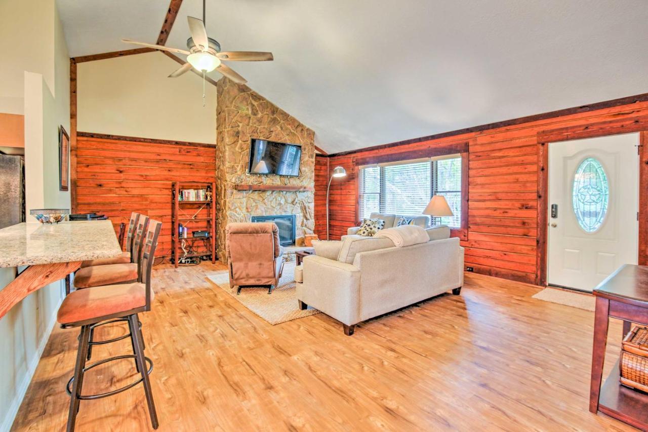Spacious Kemah Clear Lake Home With Porch And Fire Pit Exterior photo