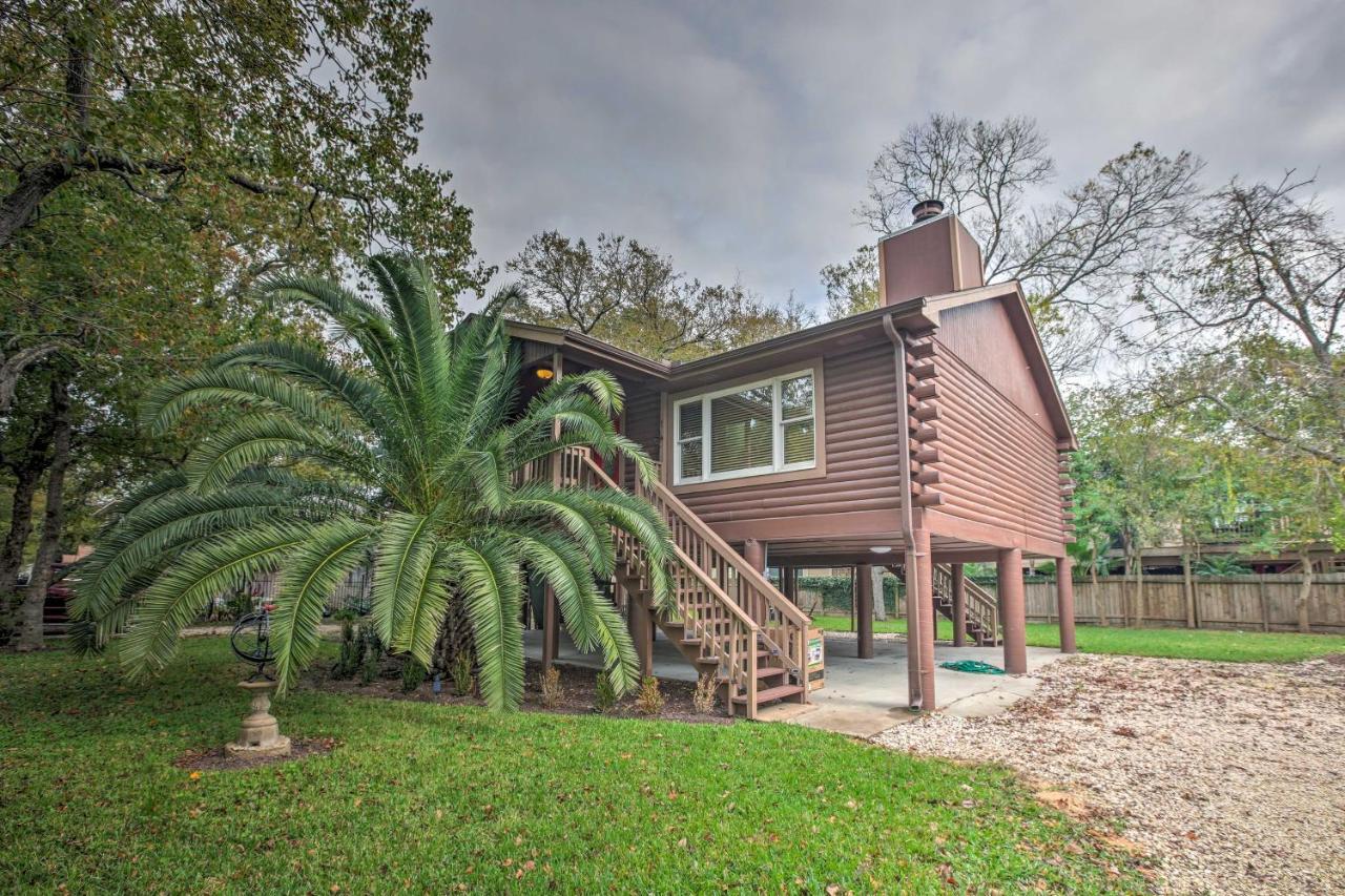 Spacious Kemah Clear Lake Home With Porch And Fire Pit Exterior photo