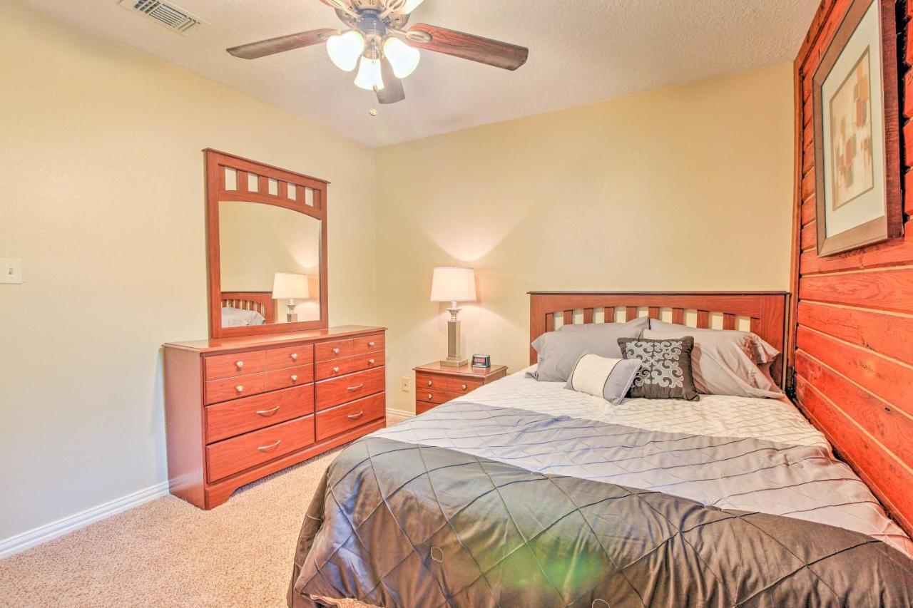 Spacious Kemah Clear Lake Home With Porch And Fire Pit Exterior photo
