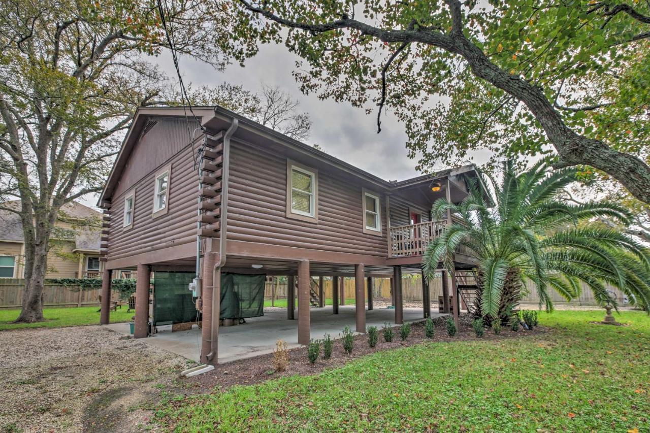 Spacious Kemah Clear Lake Home With Porch And Fire Pit Exterior photo
