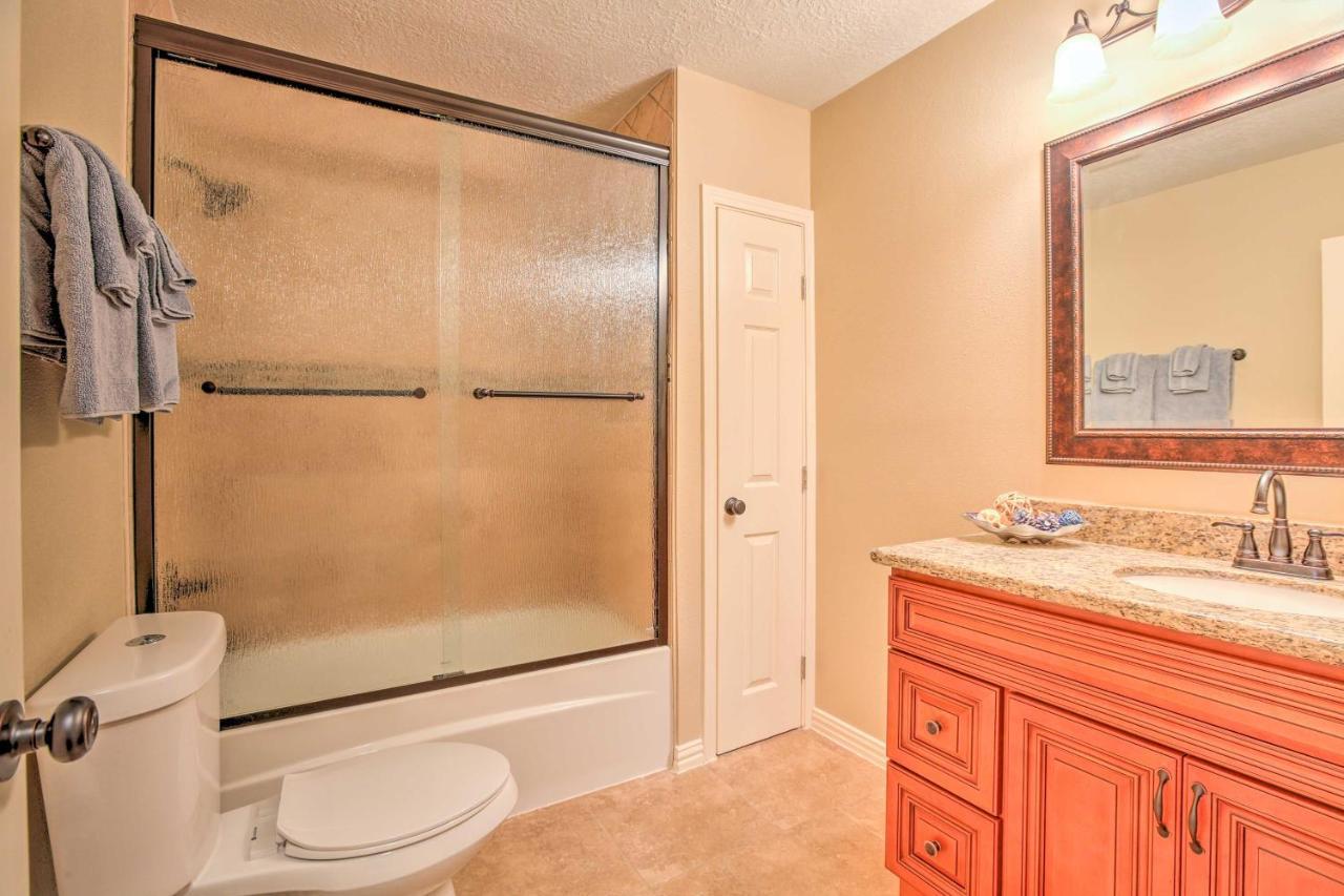 Spacious Kemah Clear Lake Home With Porch And Fire Pit Exterior photo